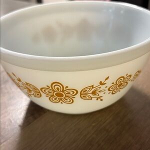 Vintage Pyrex Butterfly Gold 1 1/2 Qt Mixing Bowl
